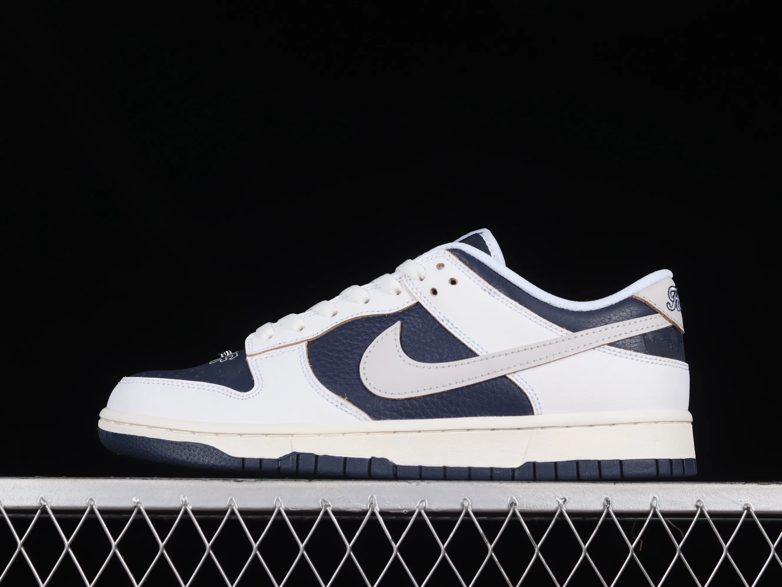 All categories Nk SB Dunk Series Nk SB Dunk Low low-top sneakers F version HUF x Nk SB Dunk Low NYC San Francisco joint model SB low-top sports and leisure sneakers FD8775-100